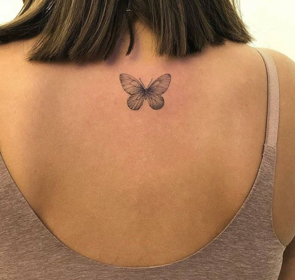 tatuaje de mariposa para la espalda
