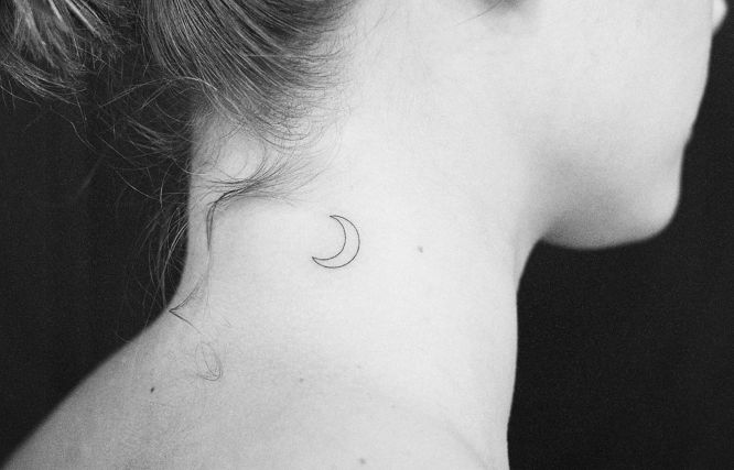 Tatuajes de Luna en el cuello