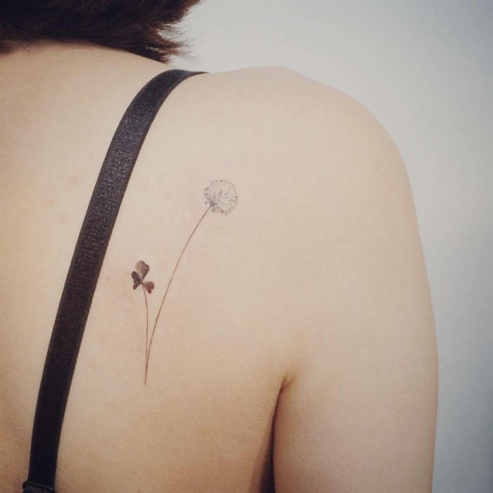 tatuaje de flor en la espalda