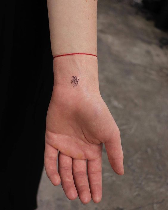 Tatuajes discretos: Rama como anillo