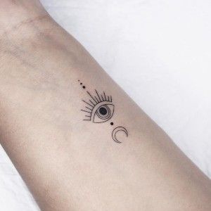 ideas de tatuajes minimalistas: ojo de horus