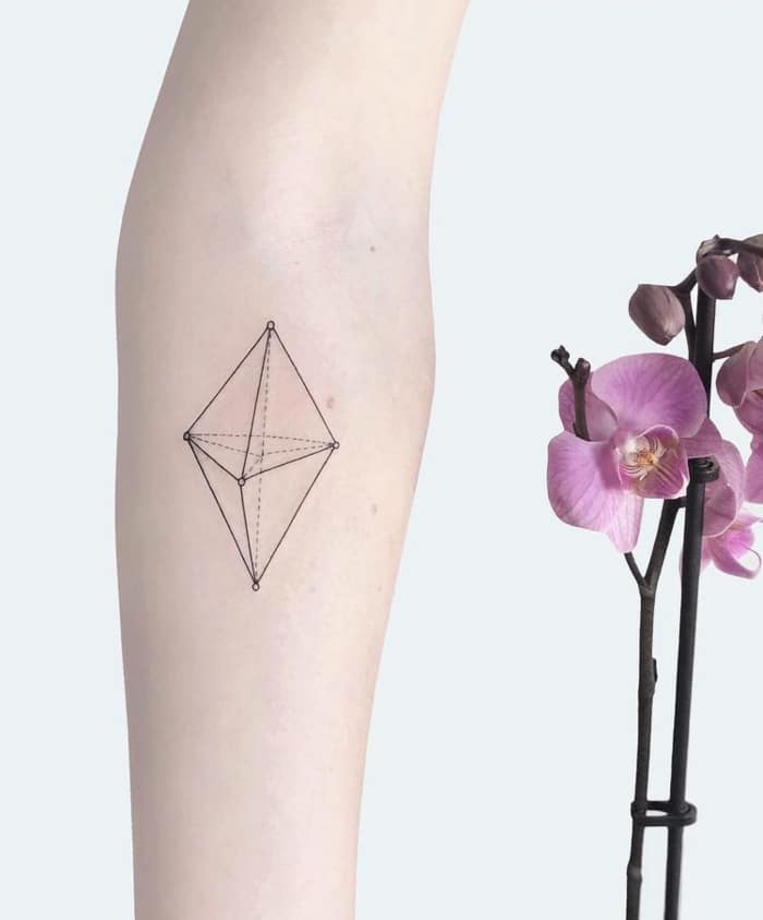 ideas de tatuajes minimalistas: geométrico