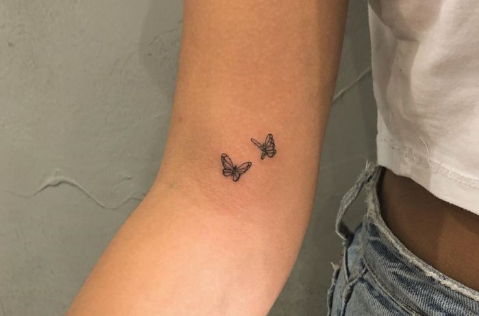ideas de tatuajes minimalistas: mariposas
