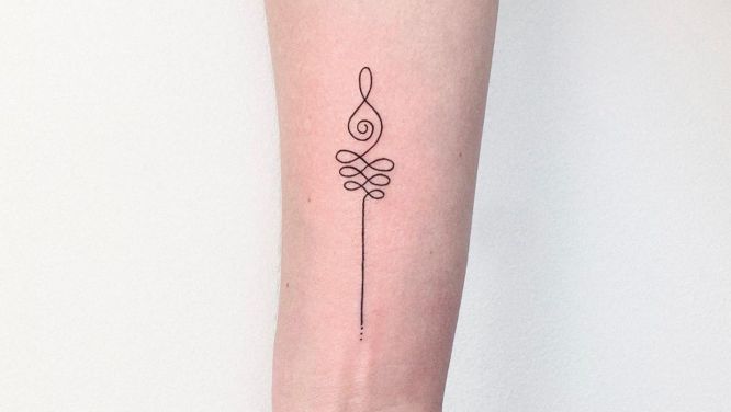 ideas de tatuajes minimalistas: unalome
