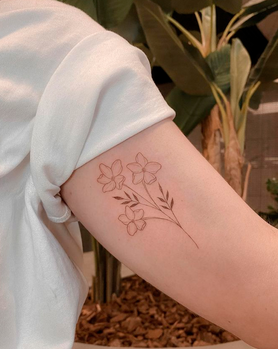 Tatuajes de flor pequeños