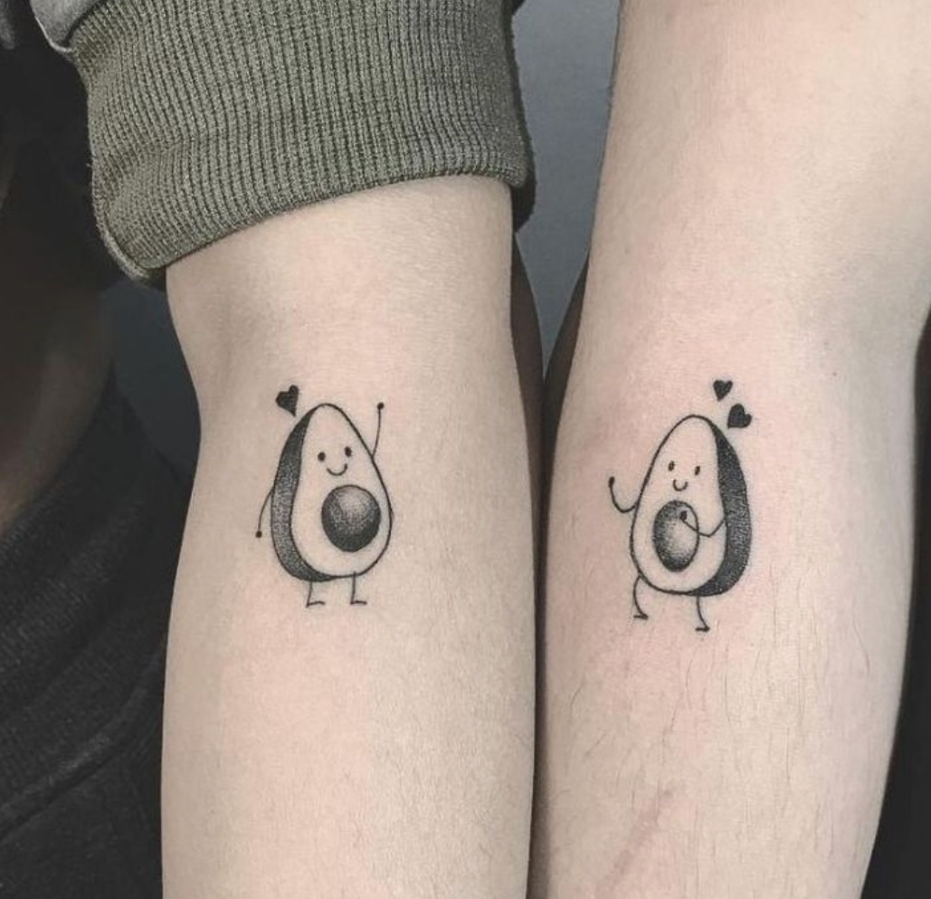 Tatuajes para parejas: mitad del aguacate