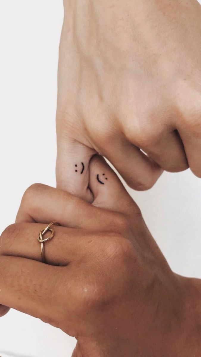 tatuajes de carita feliz para parejas