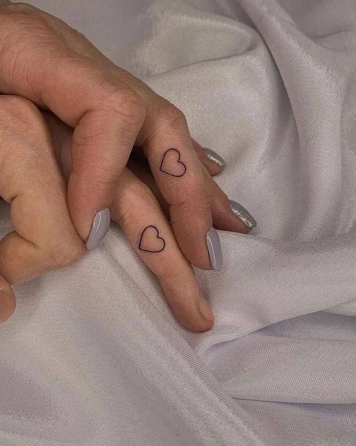 tatuajes para parejas de corazones