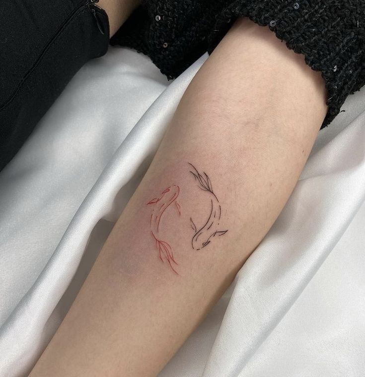Tatuaje de peces Koi para amigas