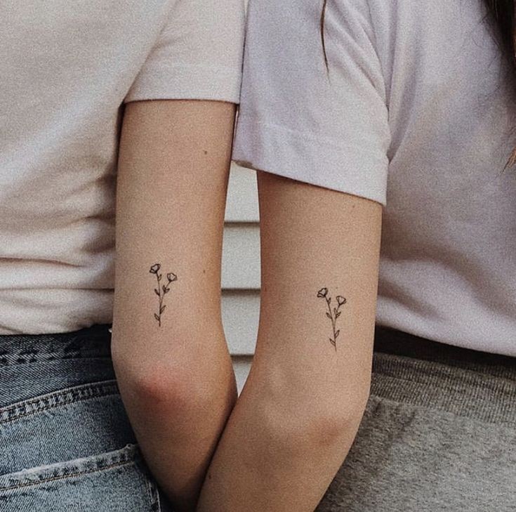 Tatuaje de ramas para amigas