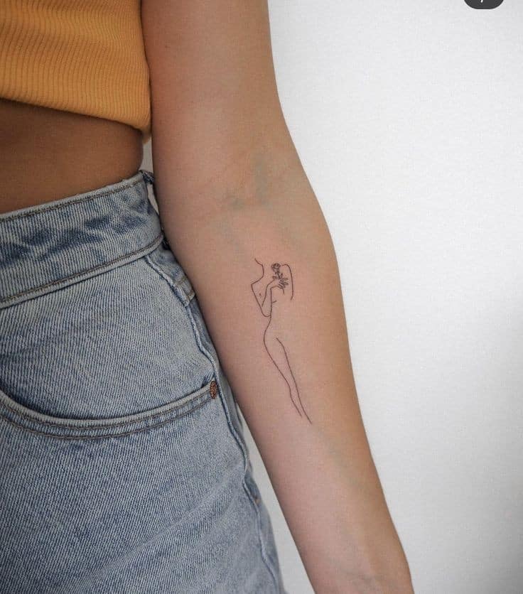 Tatuaje figura femenina