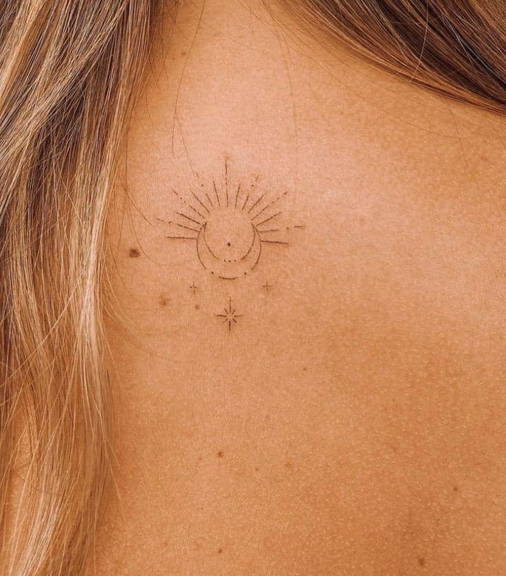 Tatuaje lineal sol y luna