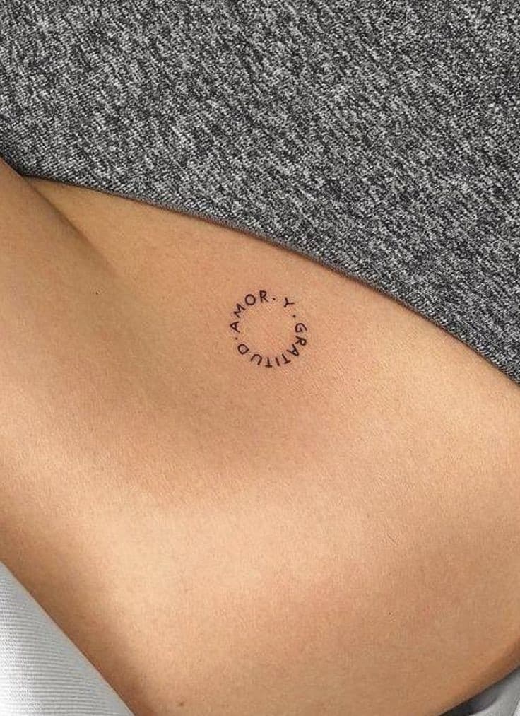 Tatuaje mini amor y orgullo