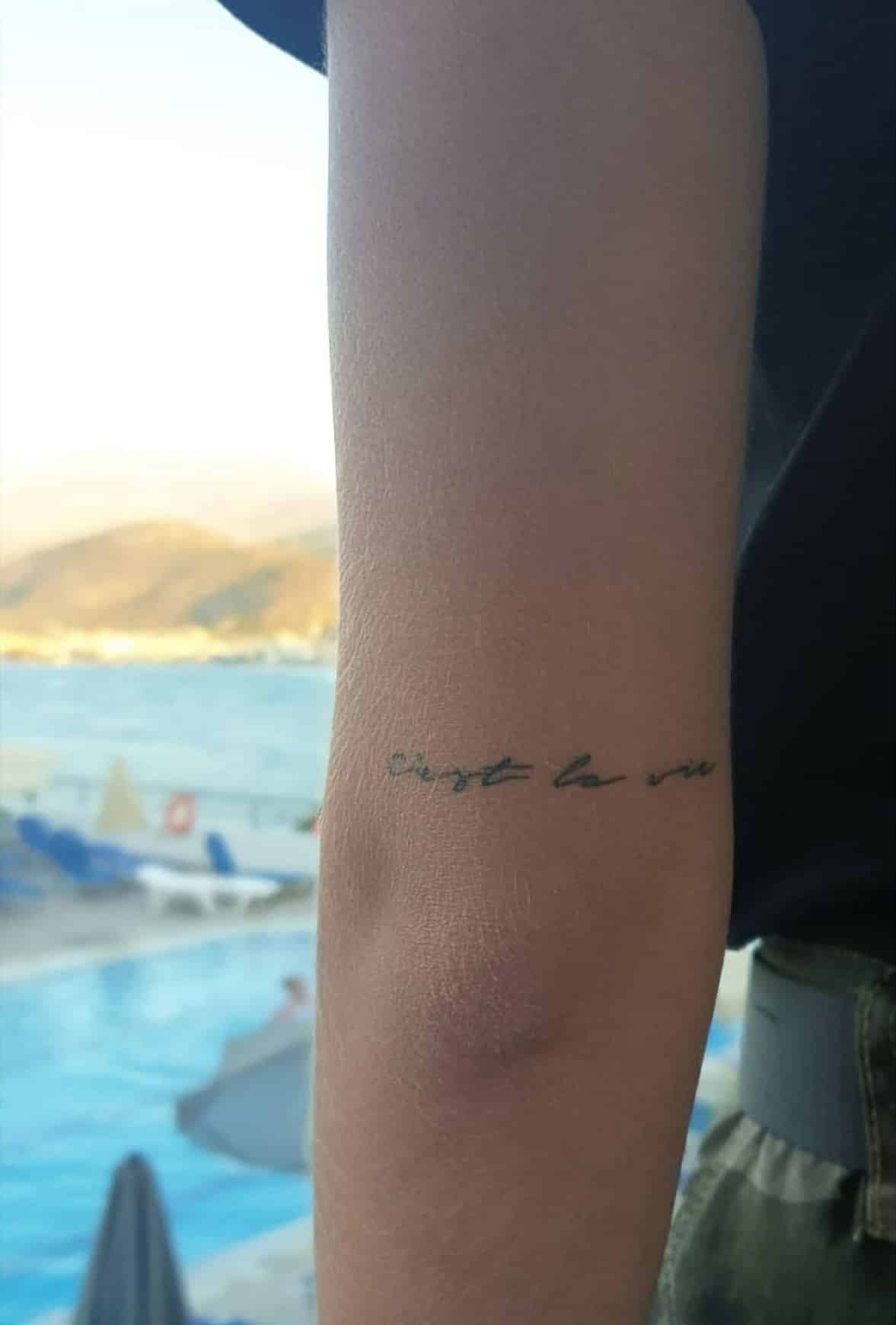Frases para tatuarse - C'est la vie