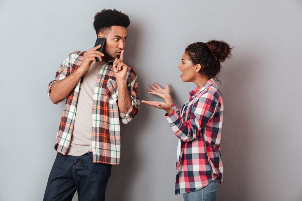 ¿Cómo saber si a mi mejor amiga le gusta mi pareja?