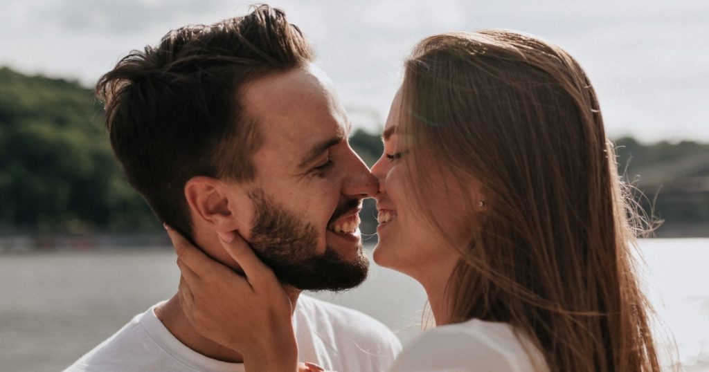 Las razones por la que nos atraen los narcisistas