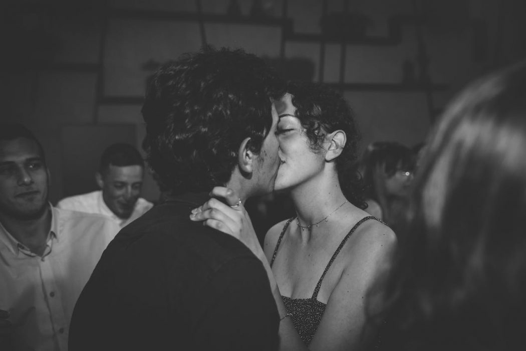 Los mejores trucos para besar mejor