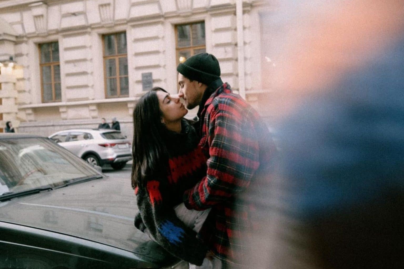 Señales no muy comunes de que eres una pareja perfectamente compatible