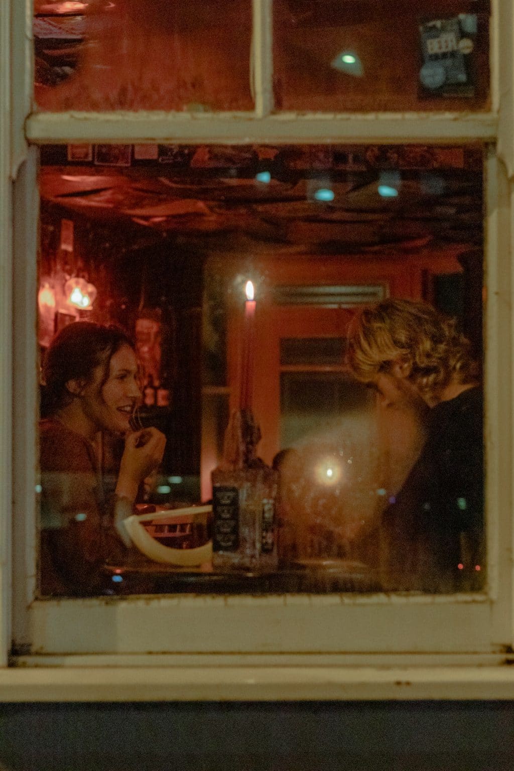 los mejores lugares para encontrar pareja según la ciencia